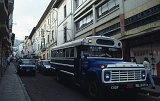 864_Straatbeeld met bus, Quito